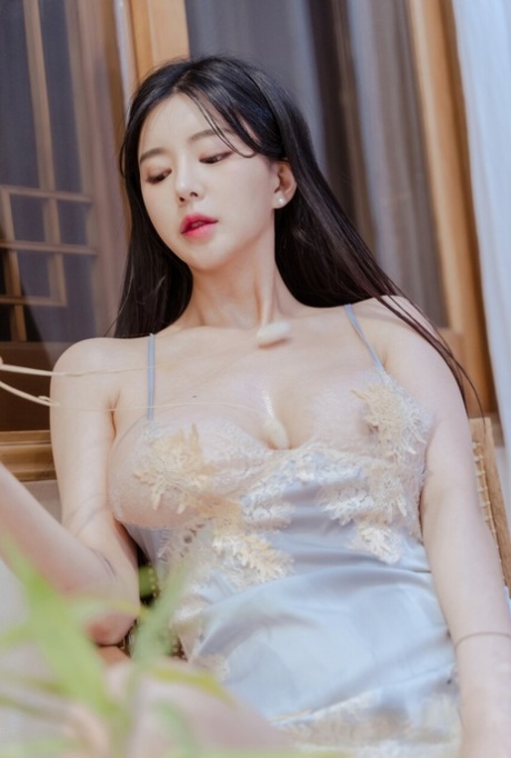 mannequin asiatique exclusif xxx photo
