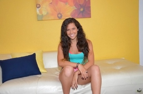 Caroline Ray star sexy pics