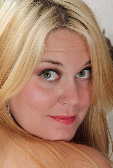 milf face hot naked photos