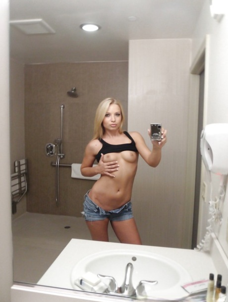 selfie blond belle chaude galerie