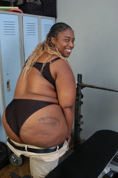 schwarze Oma schöne akt bilder