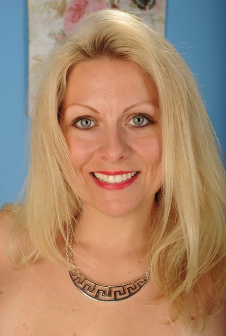 milf face hot nude pics