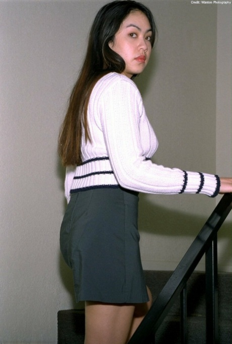 brune aux cheveux courts porno chaud img