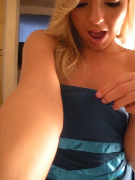 selfie blond sexy érotique photo