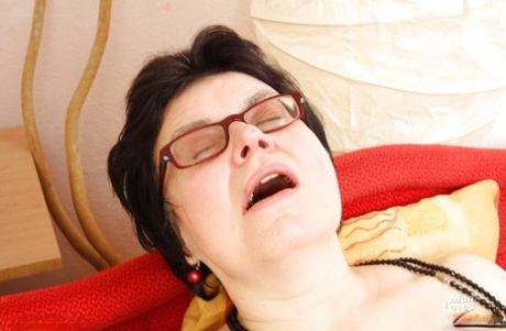 babiččin obličej xxx akty archiv