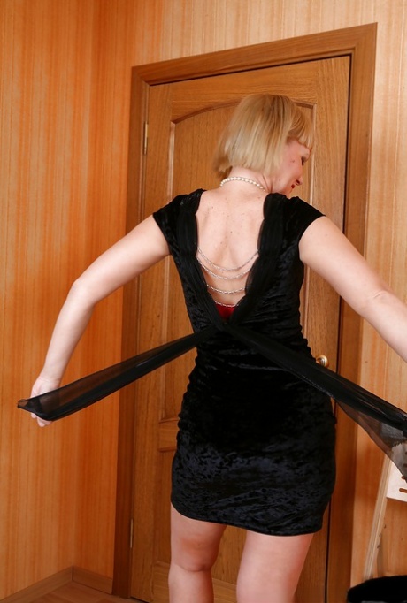 string sous la jupe érotique exclusif images