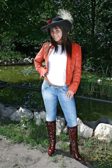 Carla C Giggy erotic star image