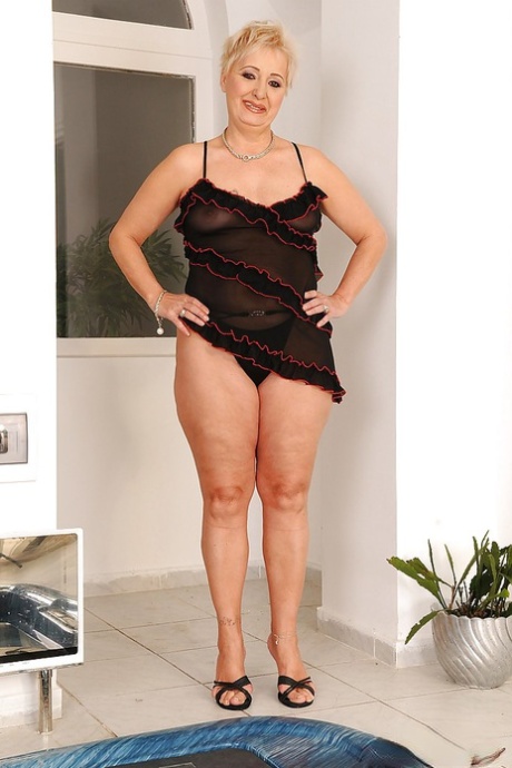 chubby gilf art nude image