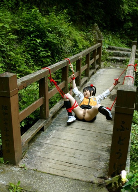 亚洲束缚 性感裸體 圖片