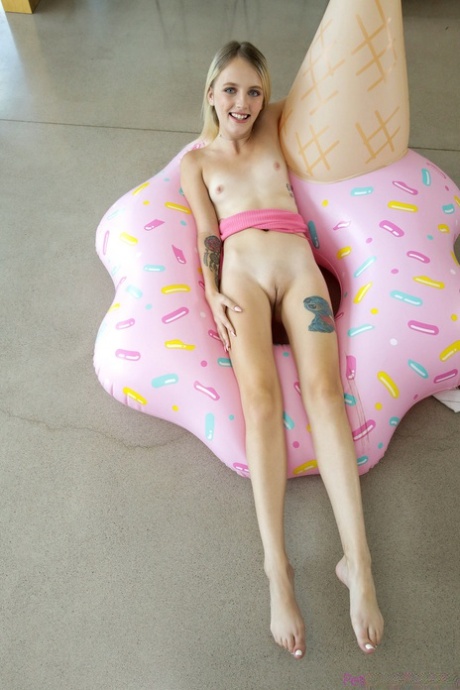 Kate Bloom star sexy pictures