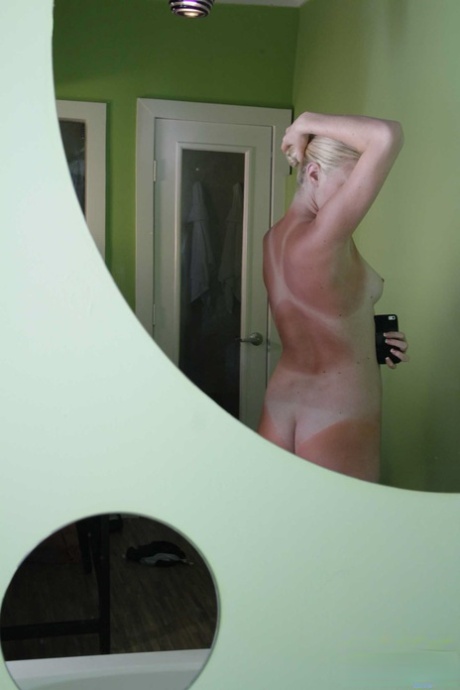 bent over selfie hot nude picture