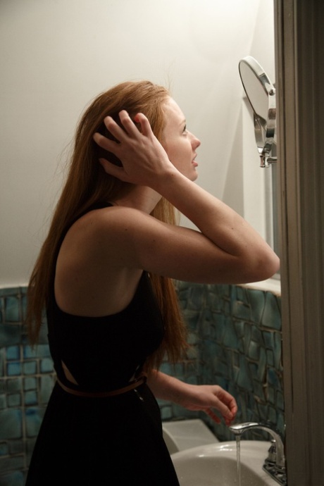 sexy zrzka nahá vysoká kvalita fotografie