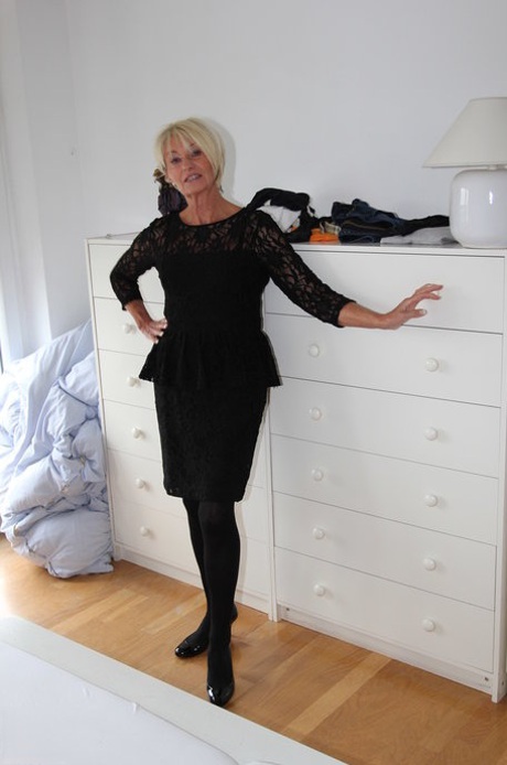 oma met kort haar naakt hoge kwaliteit galerij