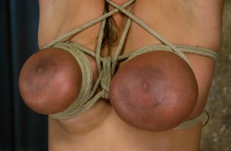 BDSM-Titten nacktheit akt bilder