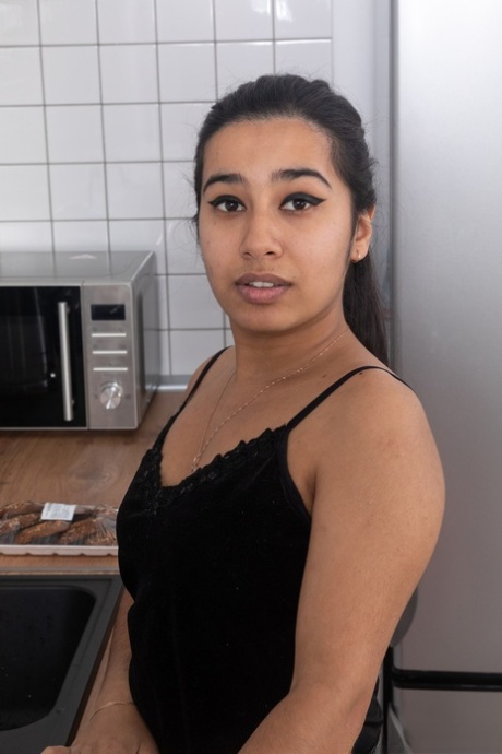 Amira Roshane model erotic gallery