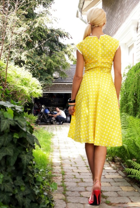 tight dress porn pictures