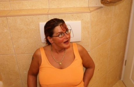 mature pissing hot nude images
