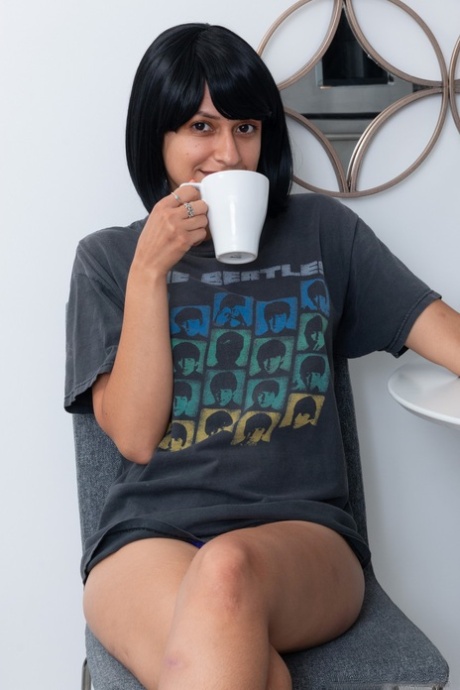 short hair latina nude photo