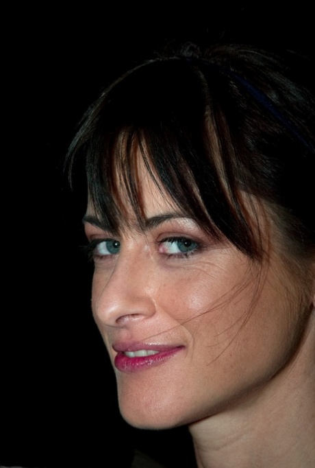 brunette blue eyes hot porn pic