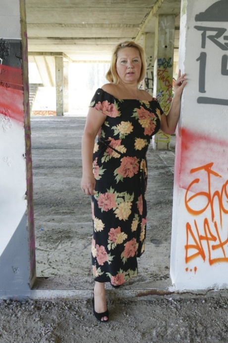 granny mom hot sexy img