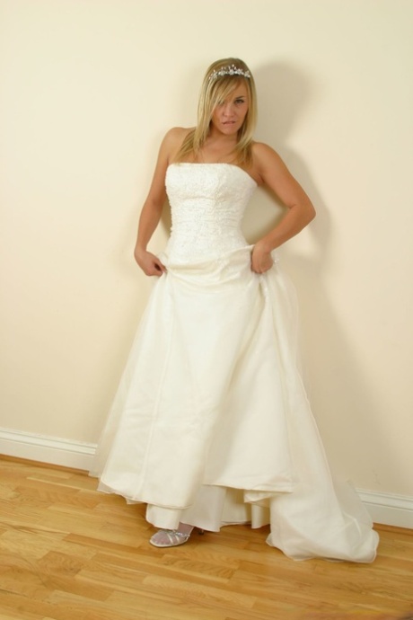 bride sexy nude photo