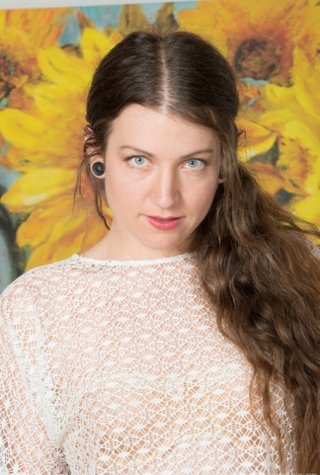 brunette blue eyes hot pics