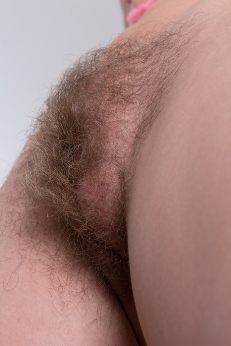 pieds de chatte poilue haut nu photos