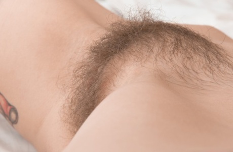 beautiful hairy sexy nude gallery