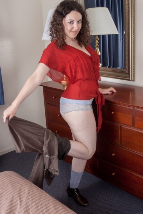 pale brunette sex photo