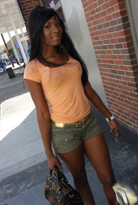 ebony outdoor nude pictures