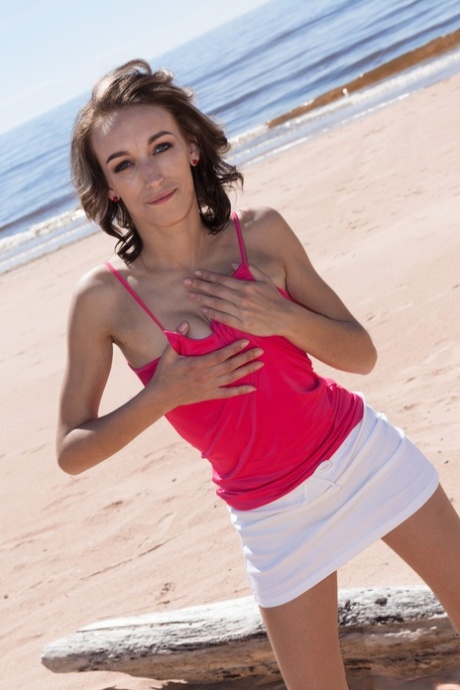 Cleo Dream sexy actress gallery