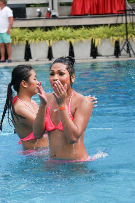 bikini ladyboy chaud gratuit archive