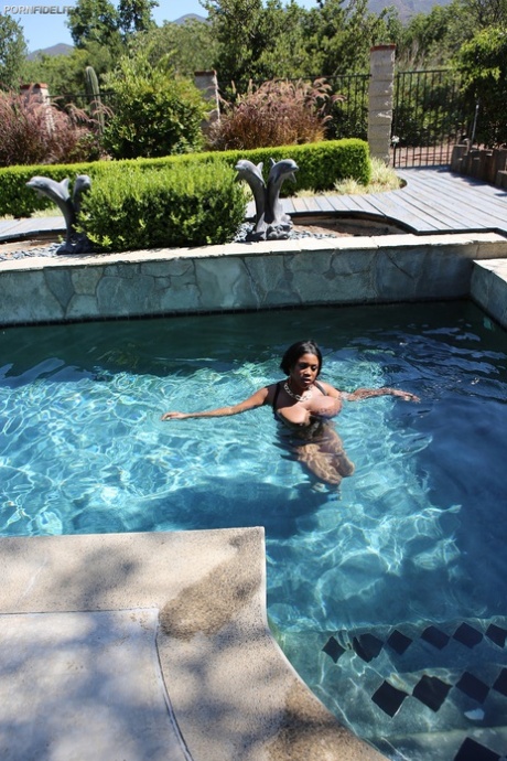 ebony pool hot naked img