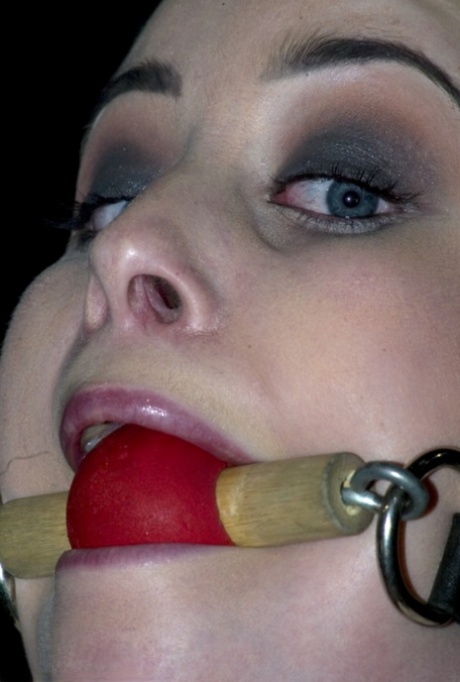 Mama BDSM sexy akt bild