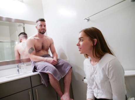Summer Brooks erotic pornstar img