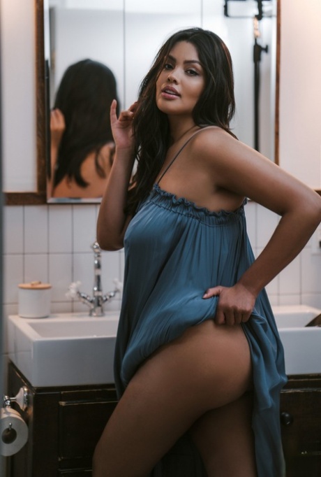 bébé latino belle nue galeries