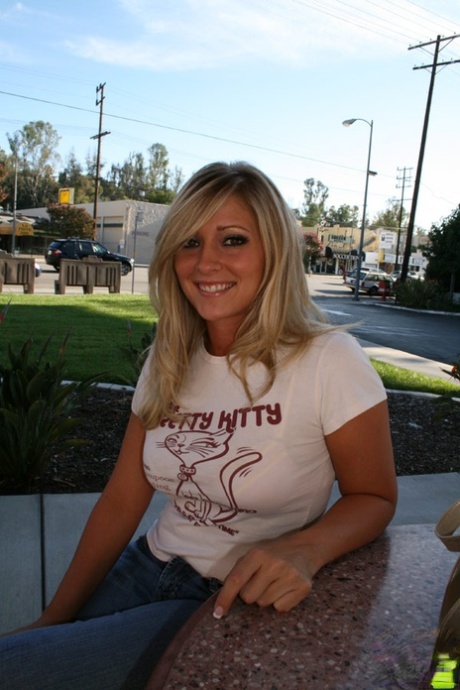 Carmen Kinsley star top pic