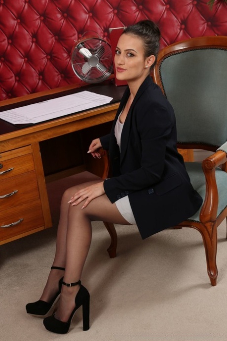 brunette secretary beautiful nude gallery