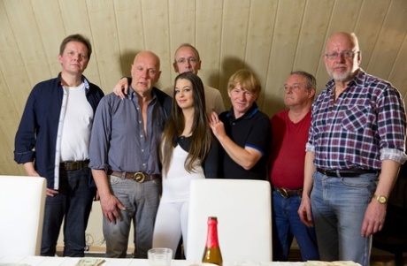 eingeölte Titten perfekte hd foto