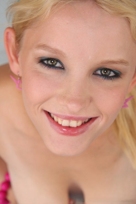 pretty face adult pic