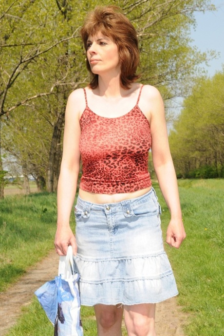 mature outdoor free sex picture
