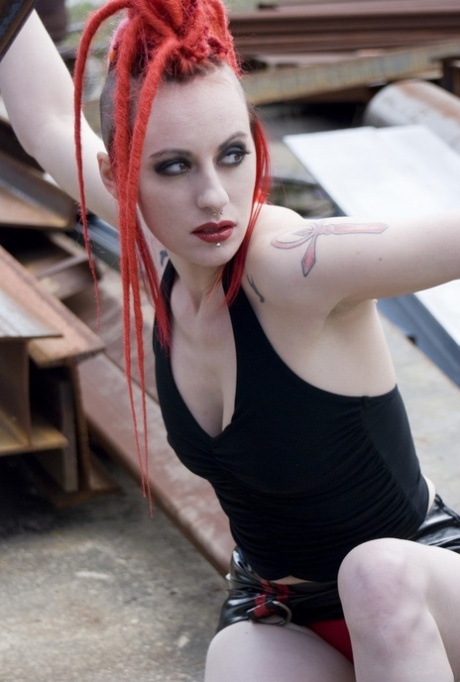 Goth pornographique nu image