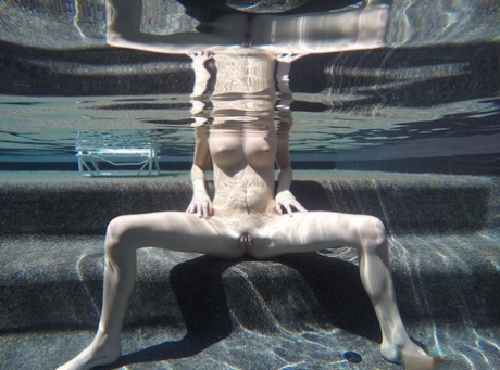 pod vodou sexy erotika fotky