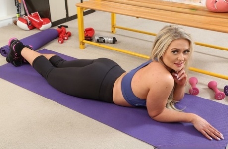 leggings bent over sex gallery