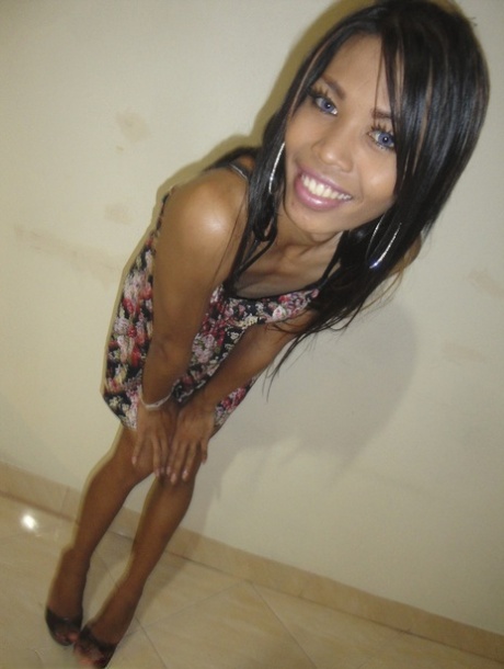 ladyboy maigre adulte exclusif photos