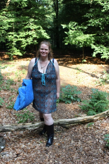 bbw outdoor hot naked img