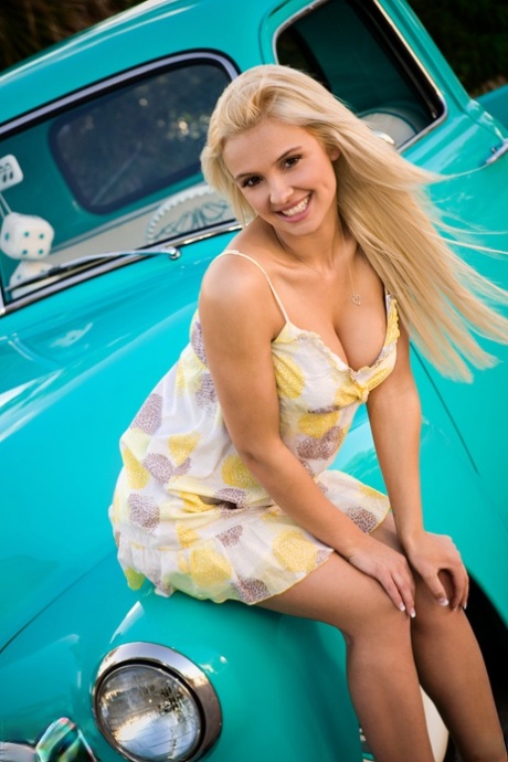 blonde aux gros seins chaud de haute qualité galeries