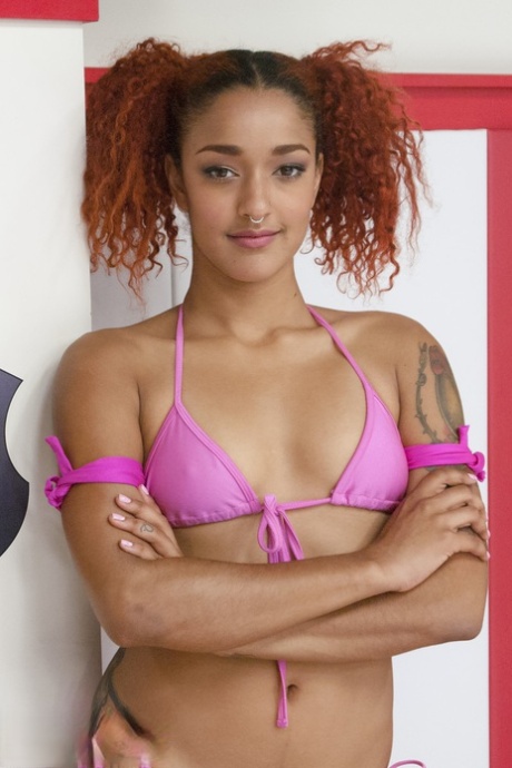 bikini rousse exclusif photo