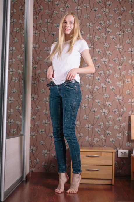 tall lesbian free nude image