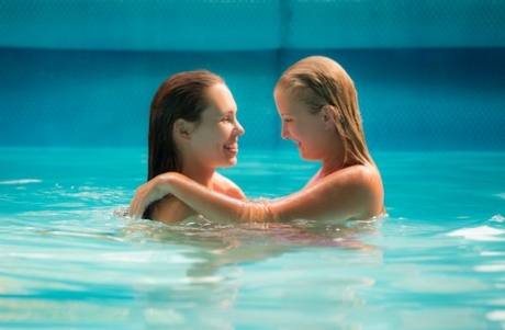 petite lesbienne assez haute qualité des photos